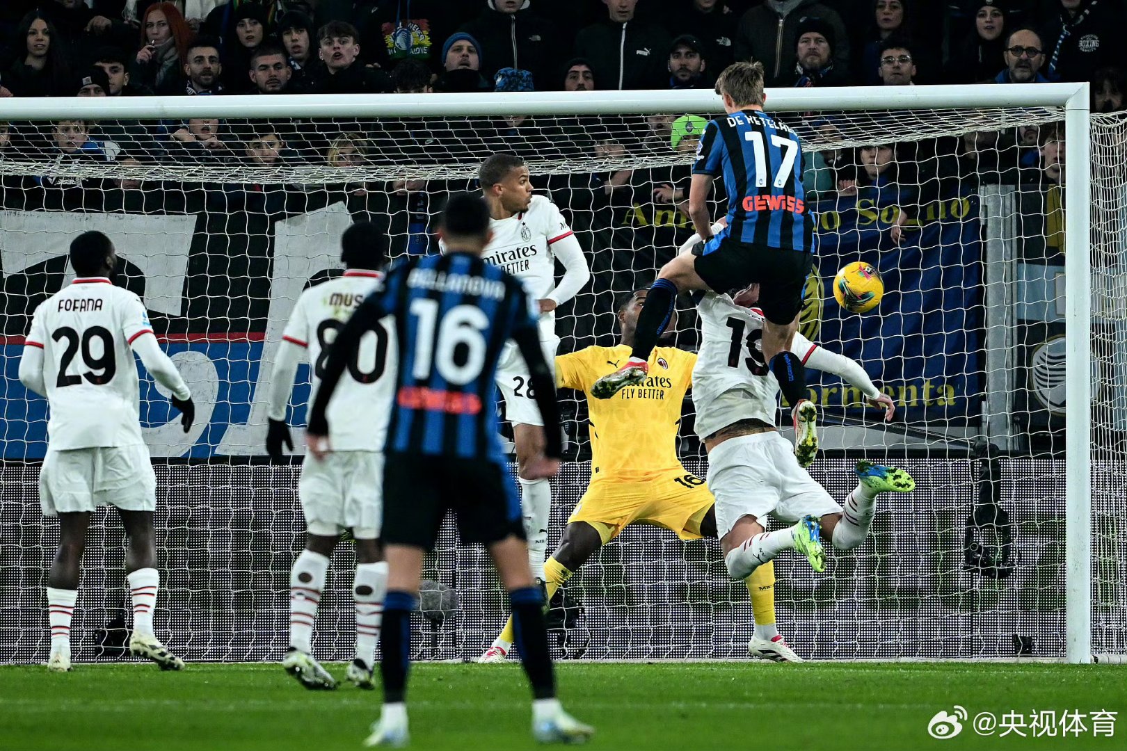 他用自己坚 他用自己坚