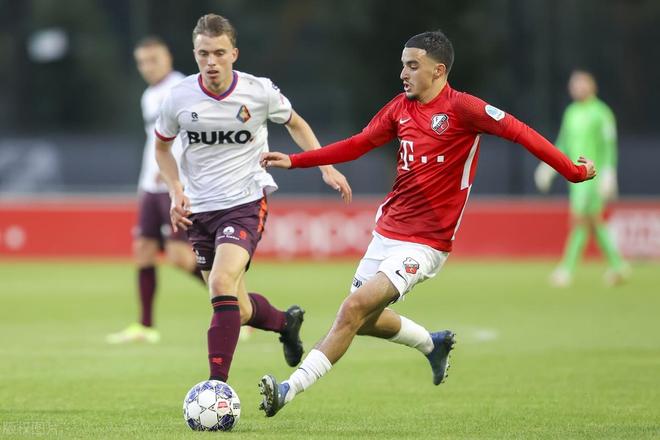 使他不得不 使他不得不