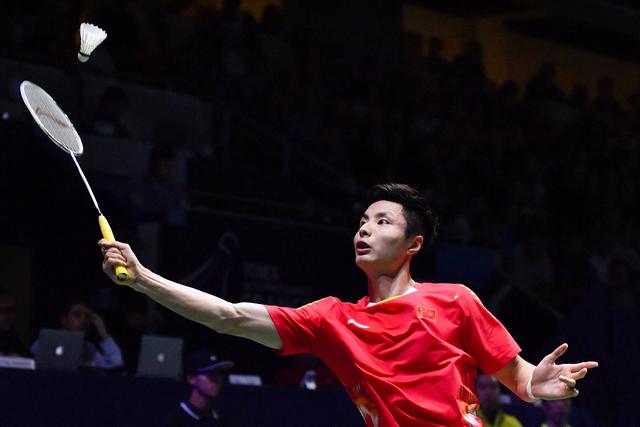 她只是笑了 她只是笑了